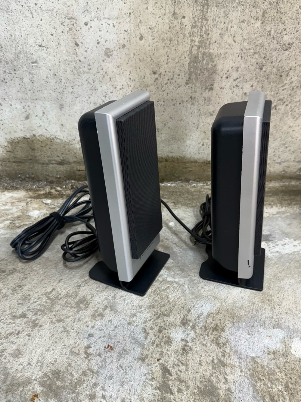 Altec Lansing VS2120 Powered Stereo Computer Speakers - Picture 3 of 9